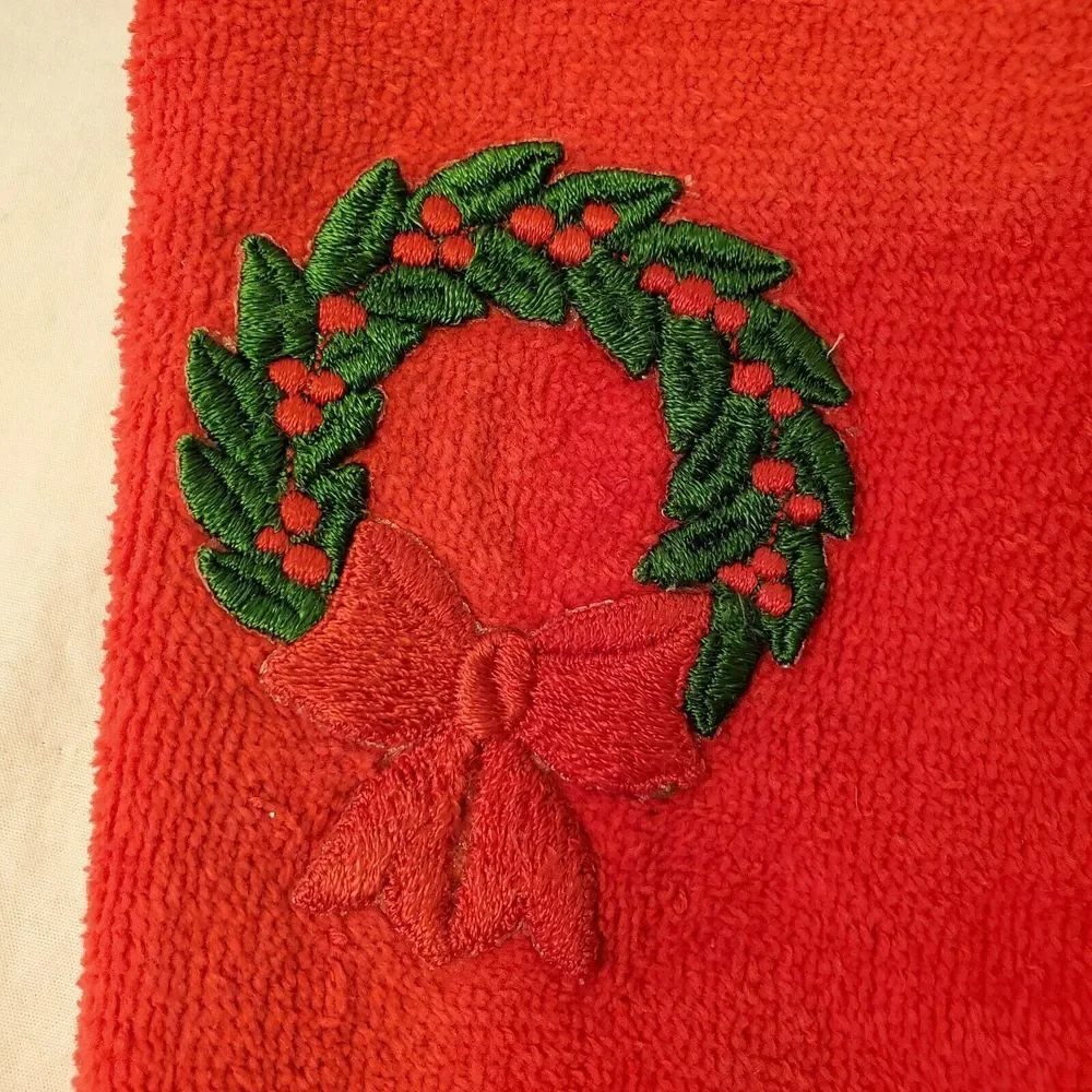 Four Vintage Red Christmas Finger Towels Embroidered Wreath‎ Noel